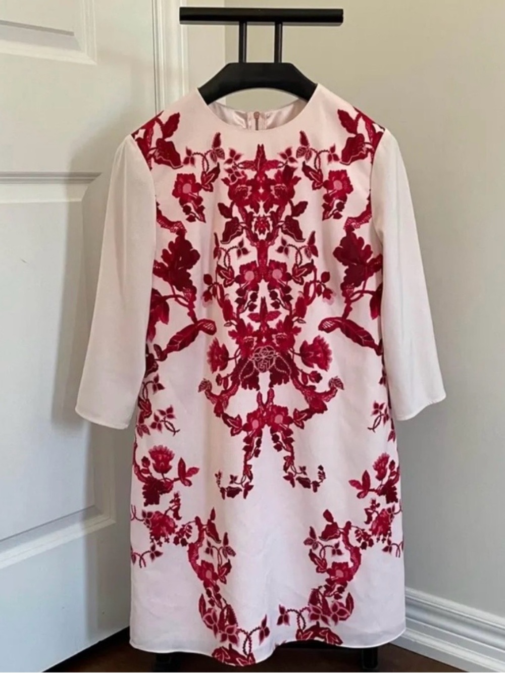 Size 2 Ted Baker Dress with Intricate Red Floral Pattern - Elegant Shift Dress